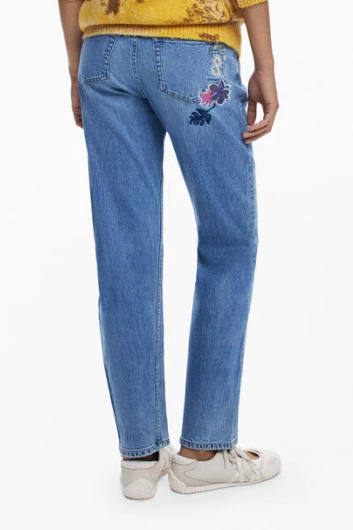 25WWDD23_AZ5053 – Trendige Damenjeans in Blau: Stickerei-Design mit Sonnenblumenmotiv – Größe: 34, 38, 40, 42, 44 – Farbe: Azzurro
