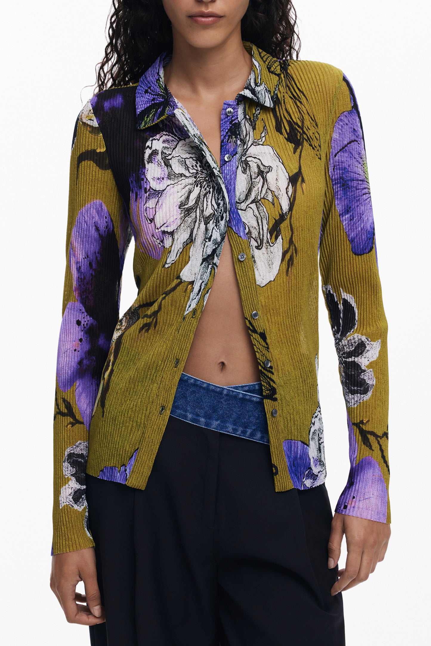 25WWTK35_VE4010 – Grünes Damen Langarmshirt mit Knöpfen und Kontrastdetails – Größe: XS, S, M, L, XL – Farbe: Verde