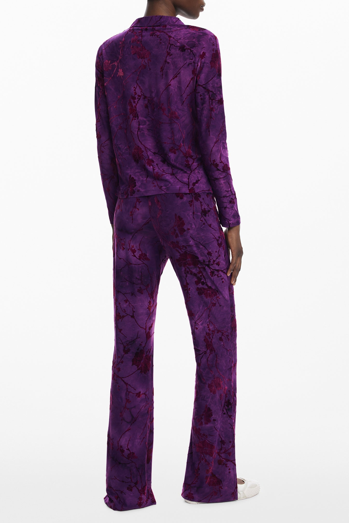 25WWTK29_VI3028 – Violettes Damen Langarmhemd mit Kontrastdetails und Knöpfen – Größe: XS, S, M, L, XL – Farbe: Viola