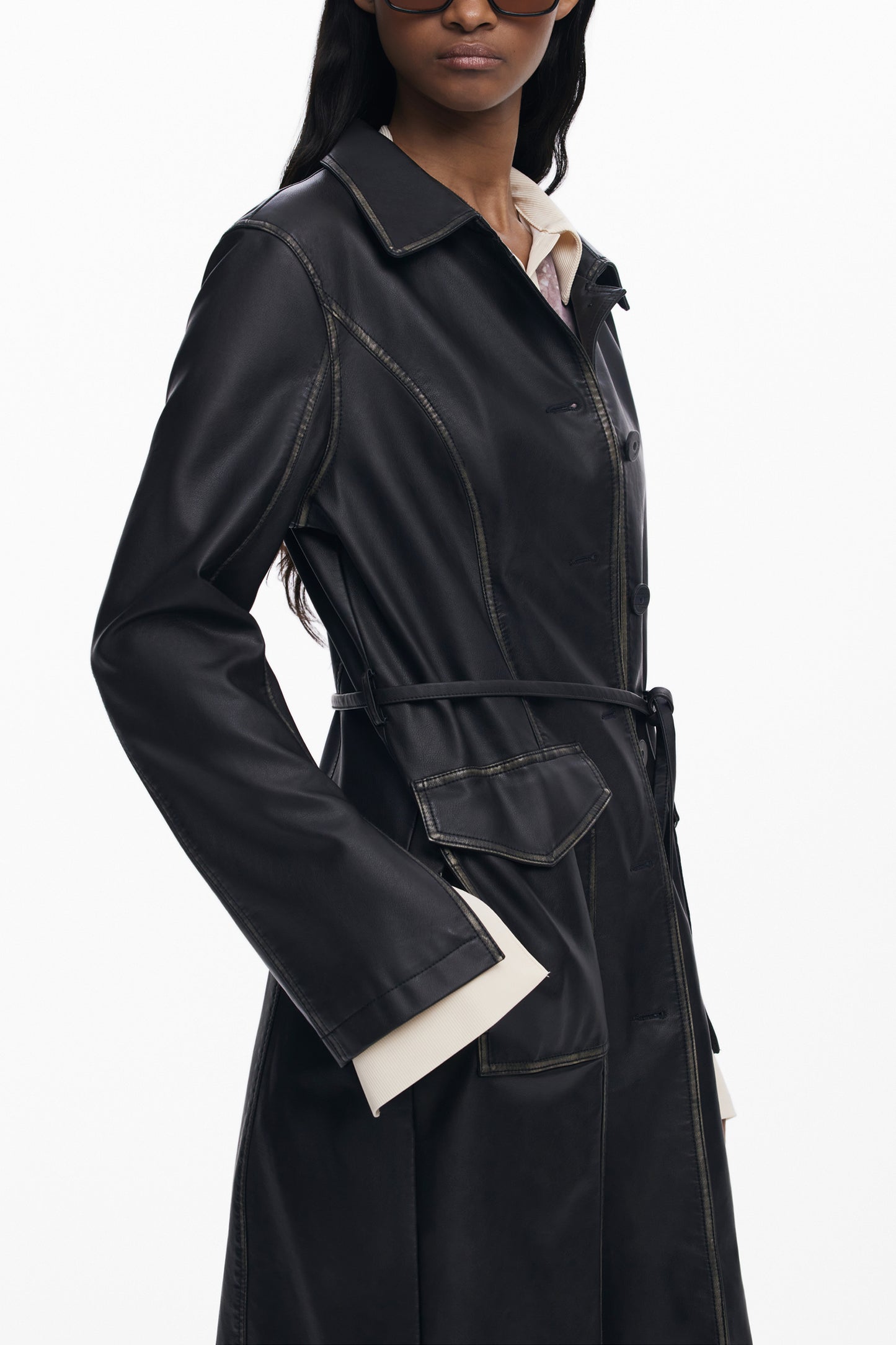 25WWEW33_NE2000 – Eleganter Damenmantel Schwarz mit Gürtel und Kontrastdetails – Größe: XS, S, M, L, XL – Farbe: Nero