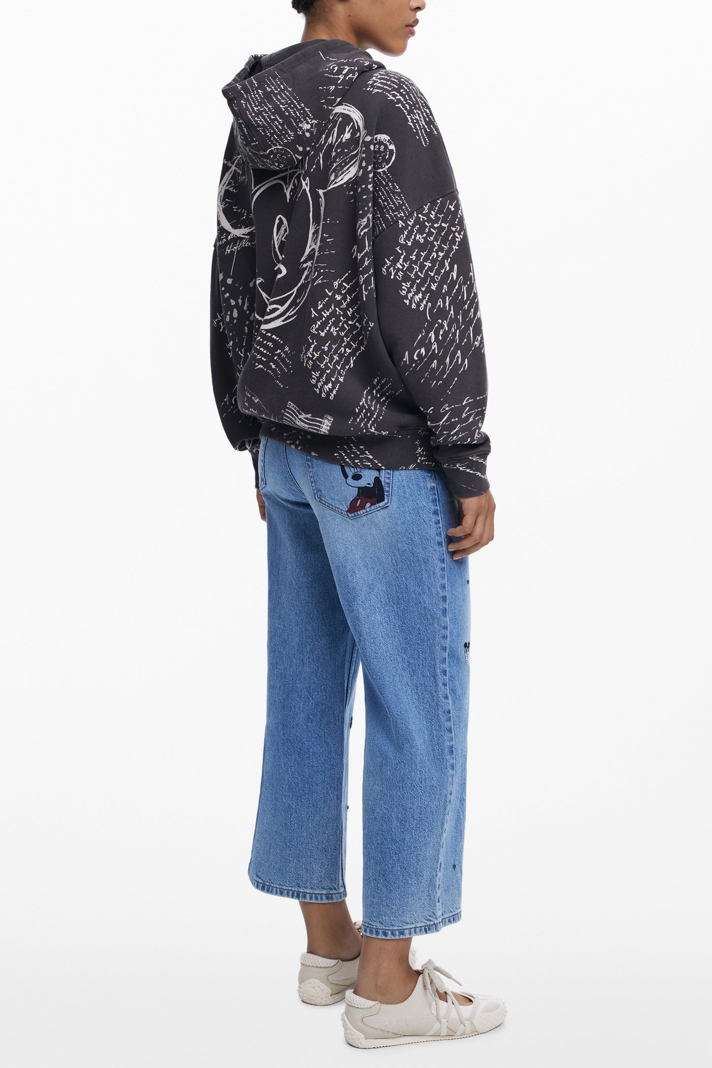 25WWSK03_NE2000 – Stylischer Damenpullover: Schwarz, Kapuze, Muster, Gemütlich, 2 Taschen – Größe: S, M, L – Farbe: Nero