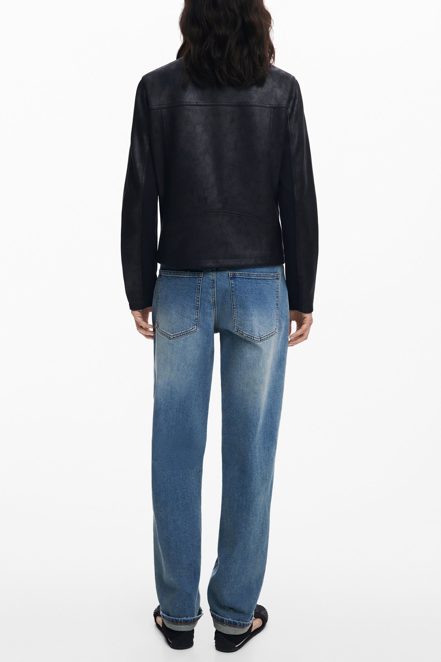 25WWEW43_NE2000 – Stilvolle Damenjacke in Schwarz mit Kontrastdetails und Taschen – Größe: XS, S, M, L, XL, 2XL – Farbe: Nero