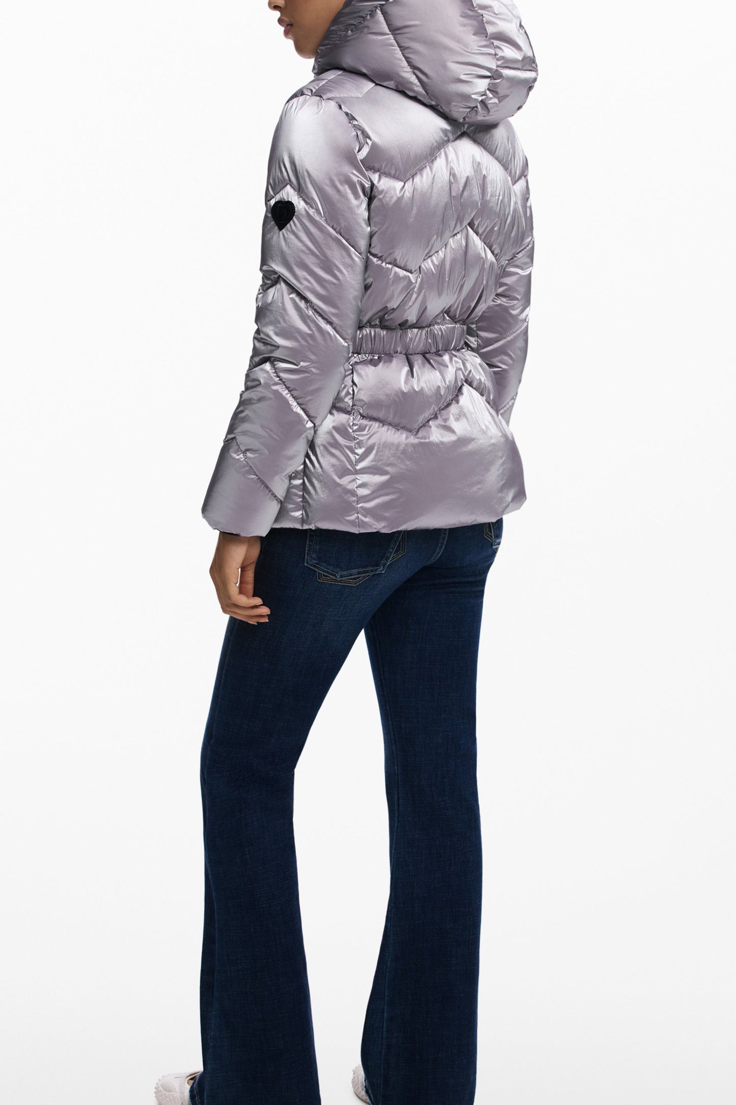 25WWEW29_RS3035 – Damenjacke Rosa Metallic mit Kapuze & Taillengürtel – Stylisch & Modern – Größe: XS, S, M, L, XL – Farbe: Rosa