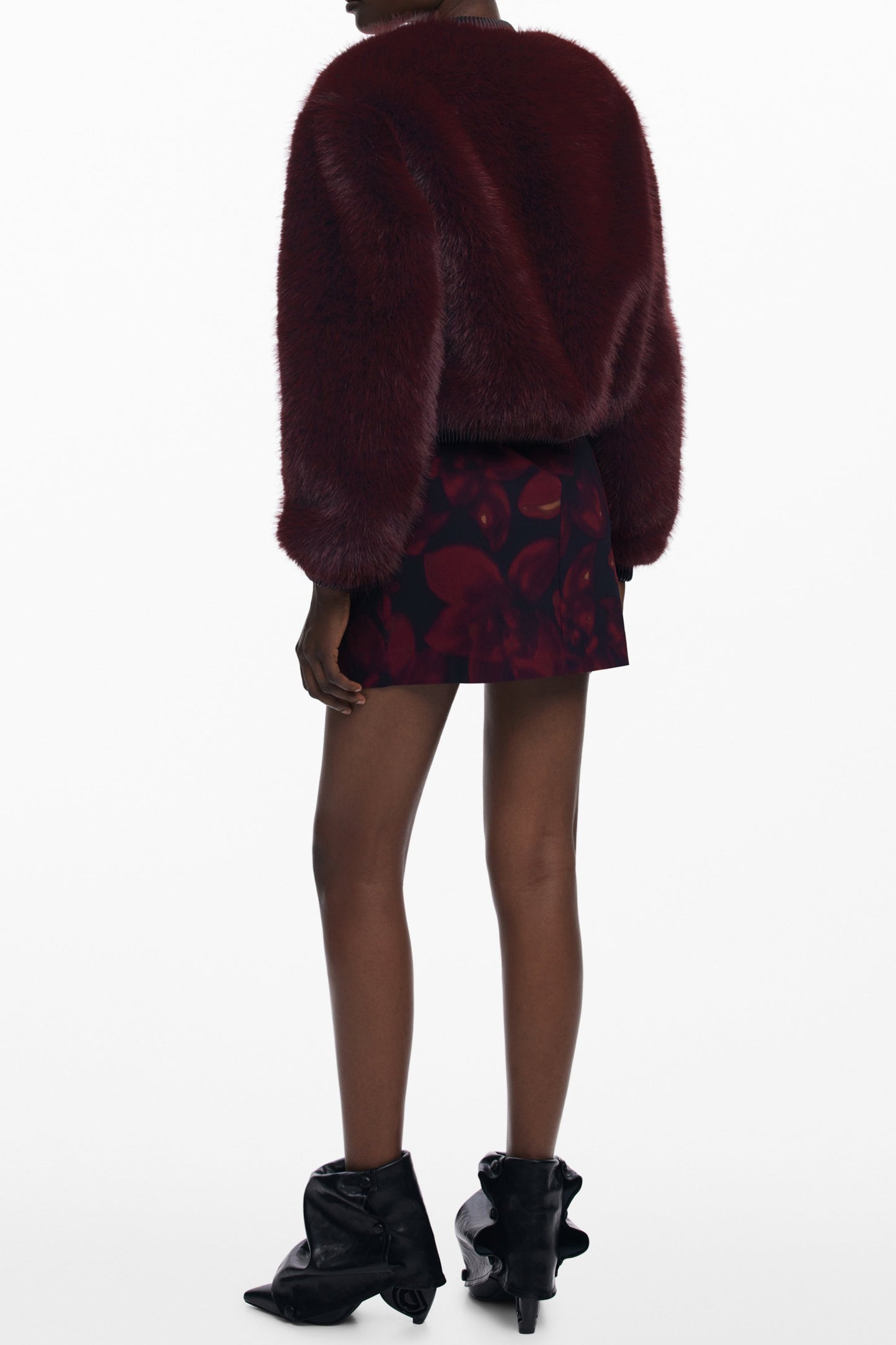 25WWEW67_RO3006 – Modische Damenjacke in Rot mit Kontrastdetails und Reißverschluss – Größe: S, M, L – Farbe: Rosso