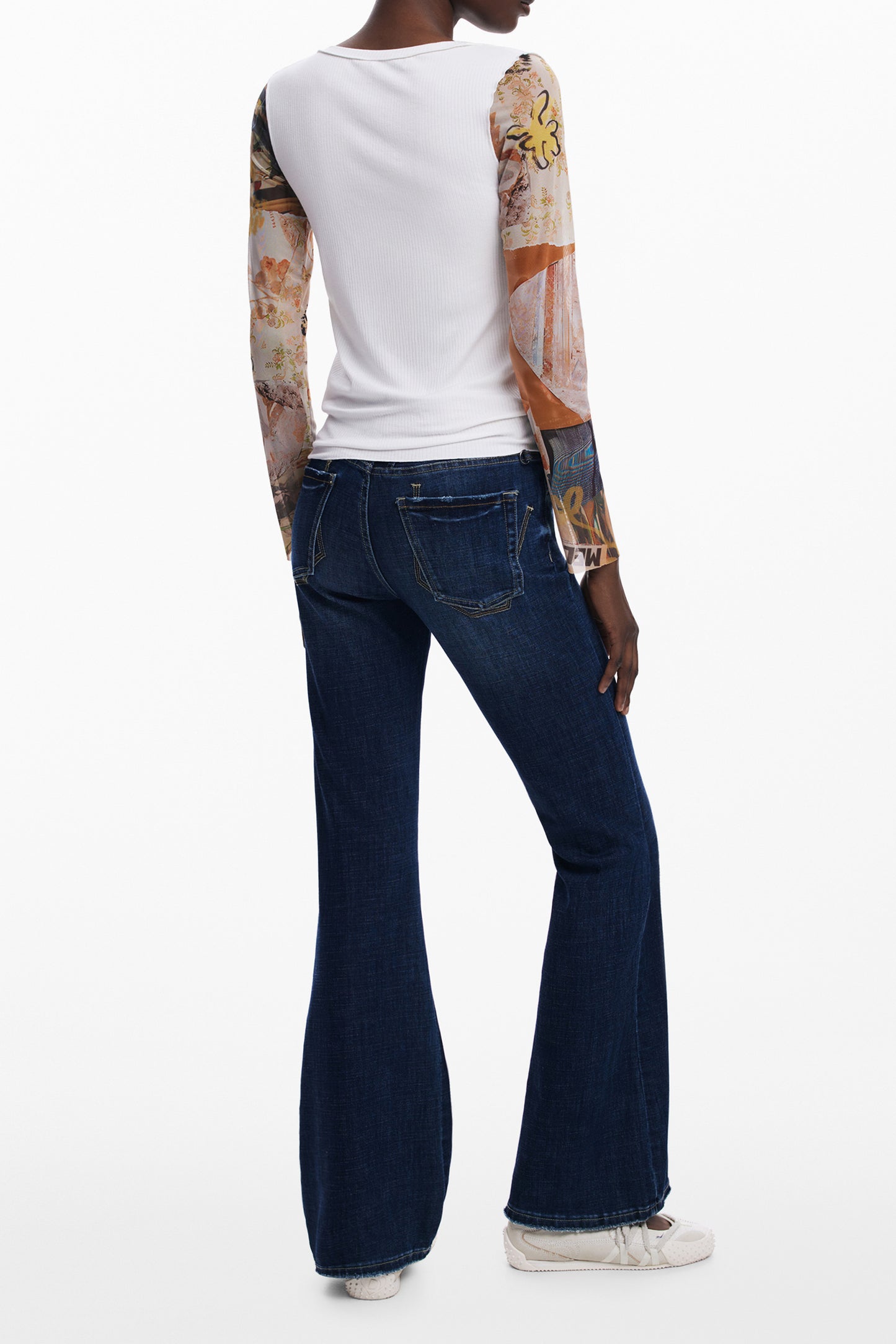 25WWTK31_BI1001 – Stylischer Damenpullover: Weißes Langarmshirt mit Kontrastdetails – Größe: XS, S, M, L, XL – Farbe: Bianco