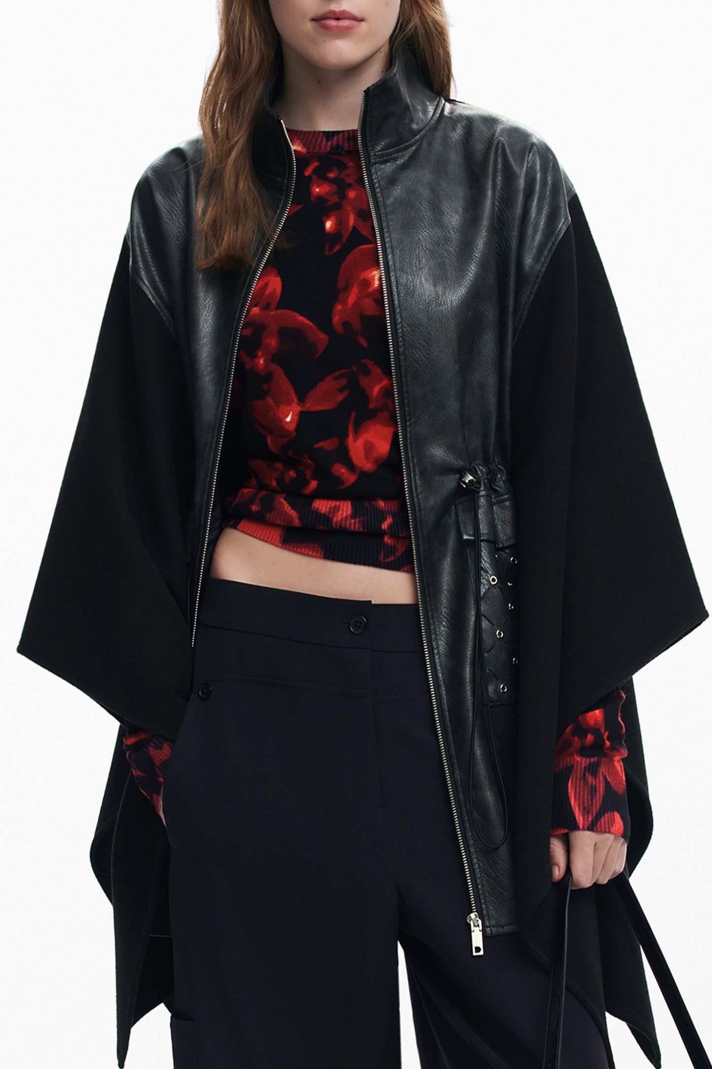 25WAIA08_NE2000 – Eleganter Damen-Poncho in Schwarz mit Kontrastdetails und Ösen – Größe: UNI – Farbe: Nero