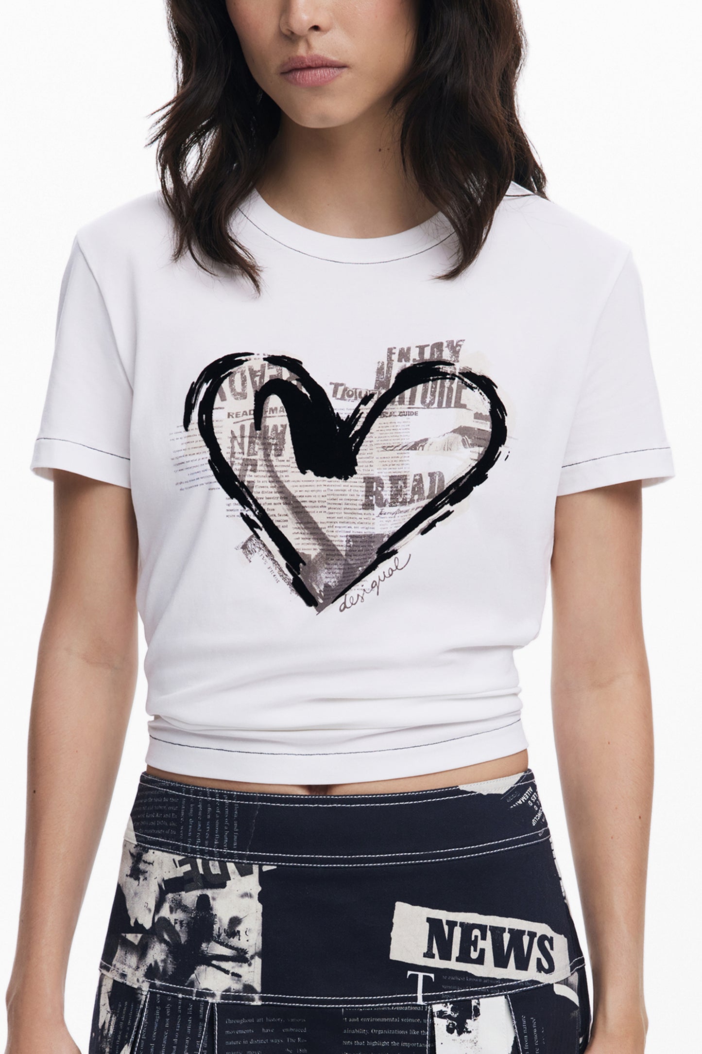 25WWTK04_BI1000 – Trendiges Weißes Kurzarmshirt für Damen mit Print & Rundhals – Größe: XS, S, M, L, XL – Farbe: Bianco