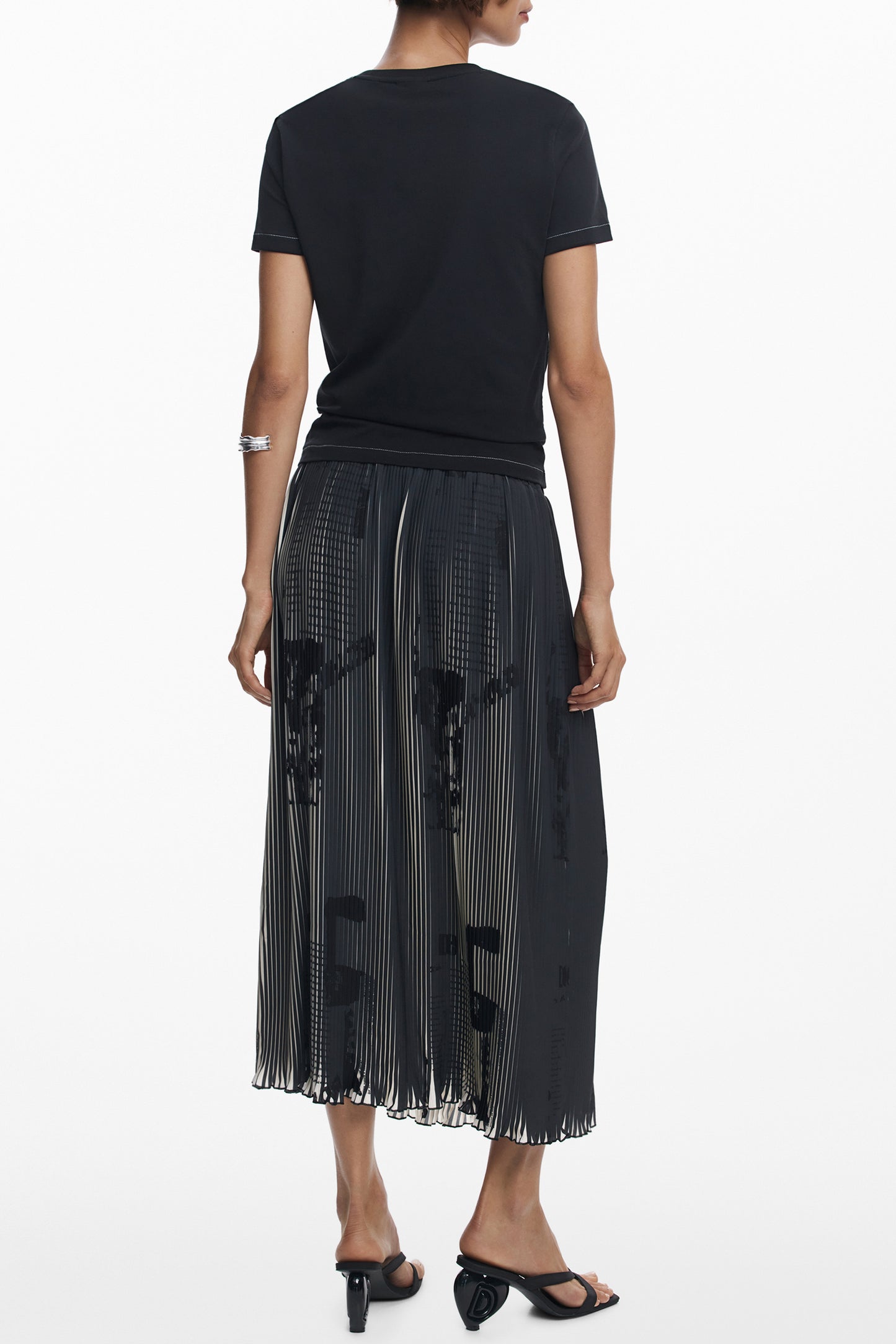 25WWTK04_NE2000 – Damen Kurzarm T-Shirt Schwarz mit Druck und Rundhalsausschnitt – Größe: XS, S, M, L, XL – Farbe: Nero