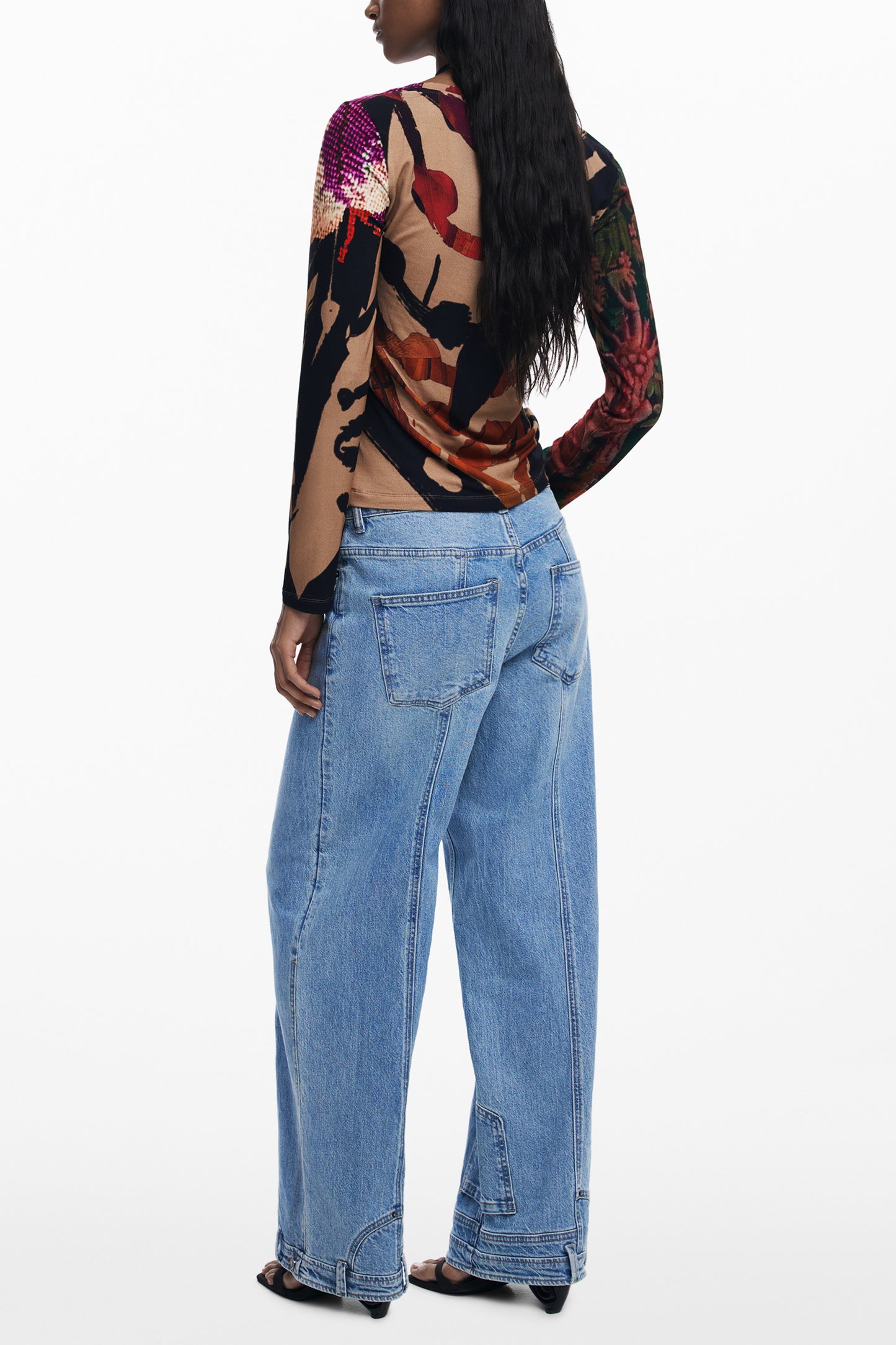 25WWTK38_MA3035 – Stylisches Damen Langarmshirt in Braun mit Muster und weitem Ausschnitt – Größe: XS, S, M, L, XL – Farbe: Marrone